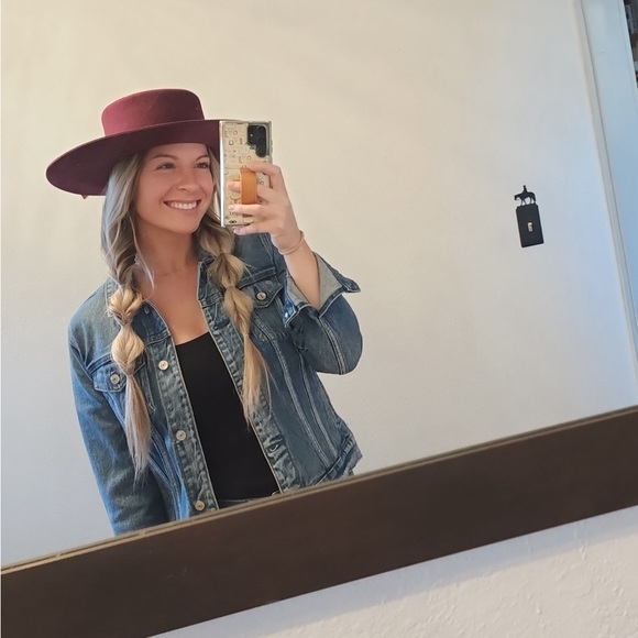 Meet your Posher, Paige - Picture 3 of 3